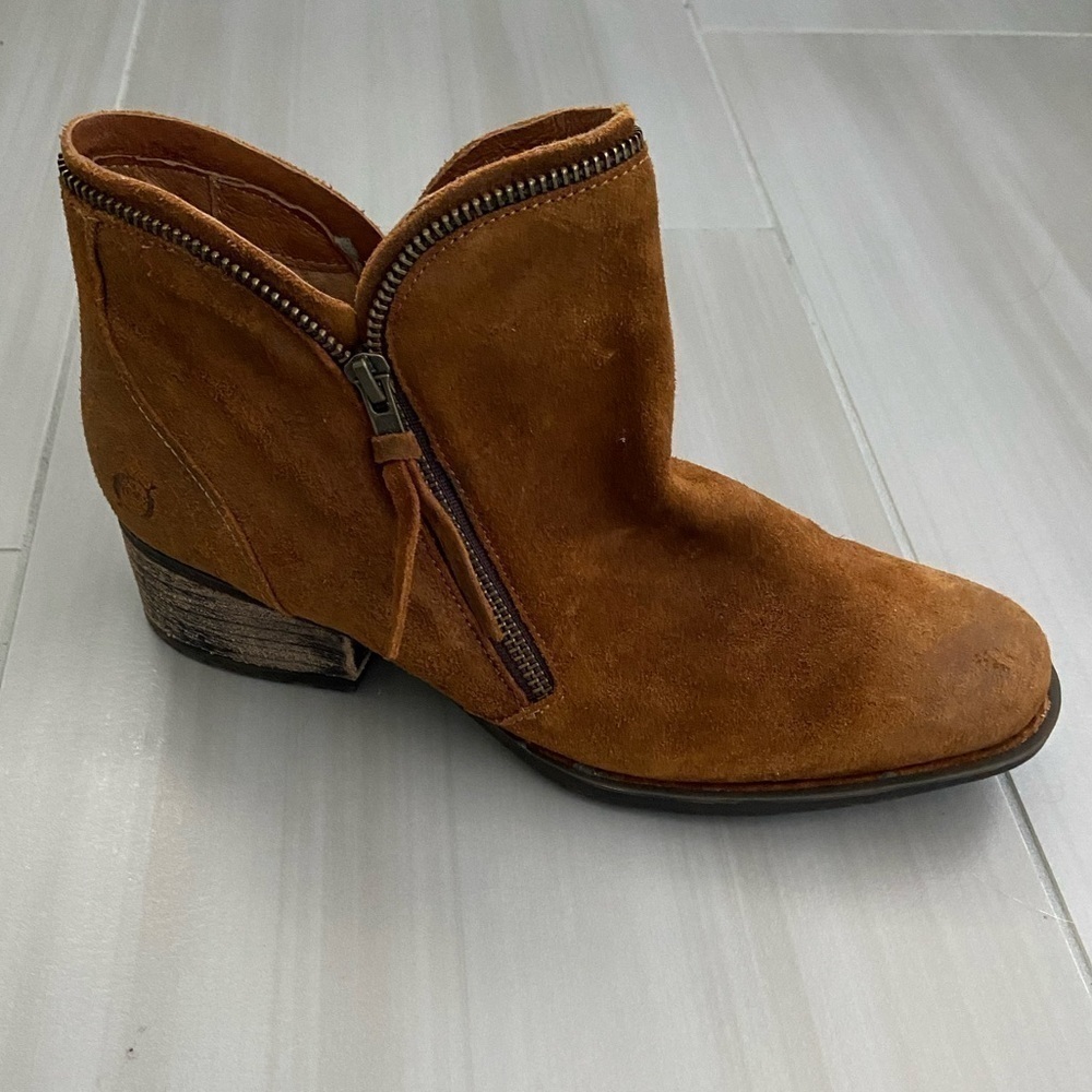 New Born Montoro Distressed Ankle Bootie in Cognac Brown size 10 stacked heel - Picture 3 of 10